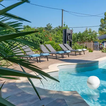 ベッド・アンド・ブレックファスト Des Oliviers *